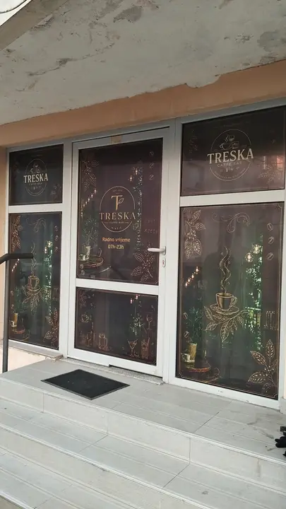 Window and entrance branding for Treska café bar in Nikšić