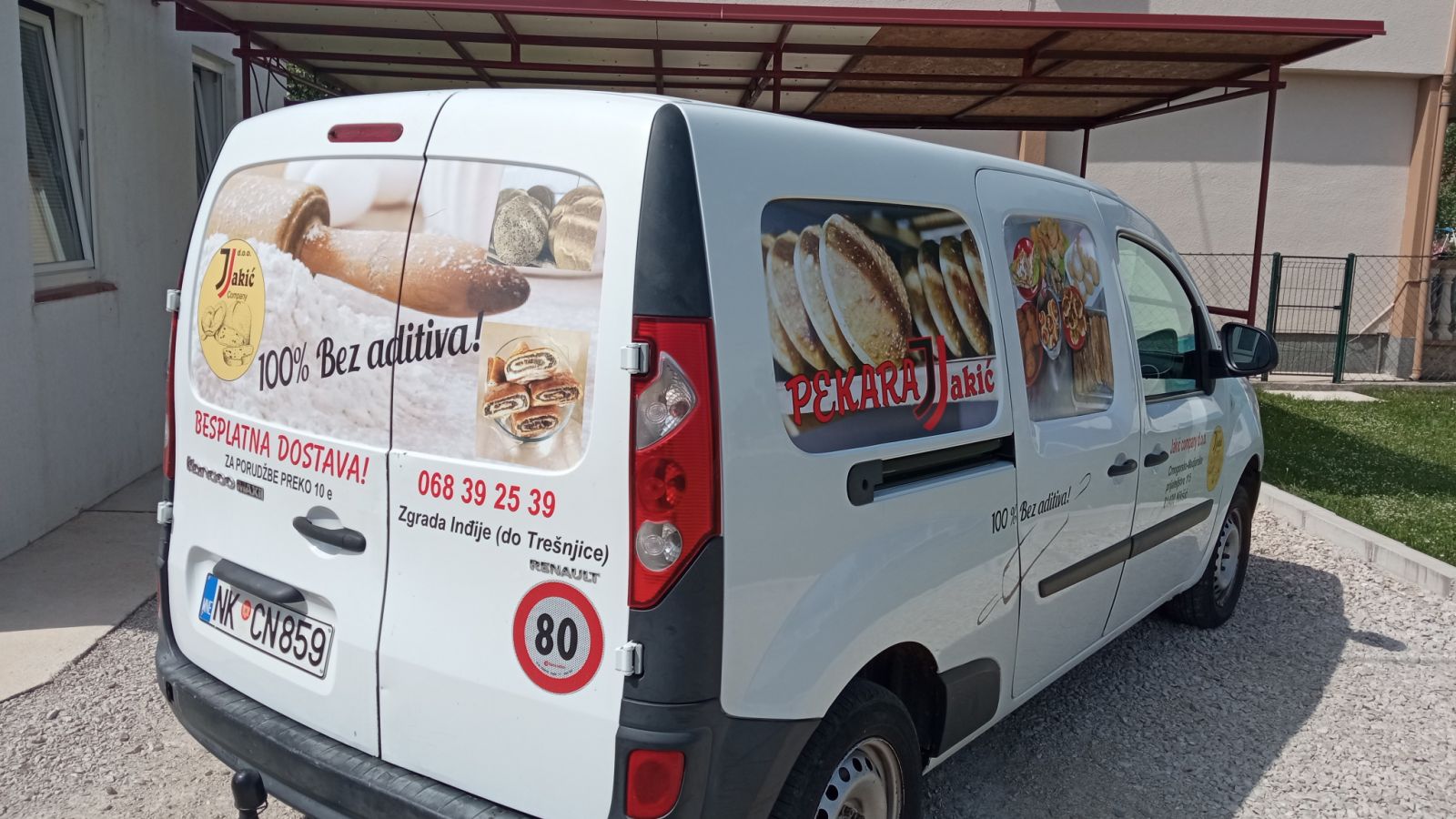 Potpuno brendiran kombi za distribuciju